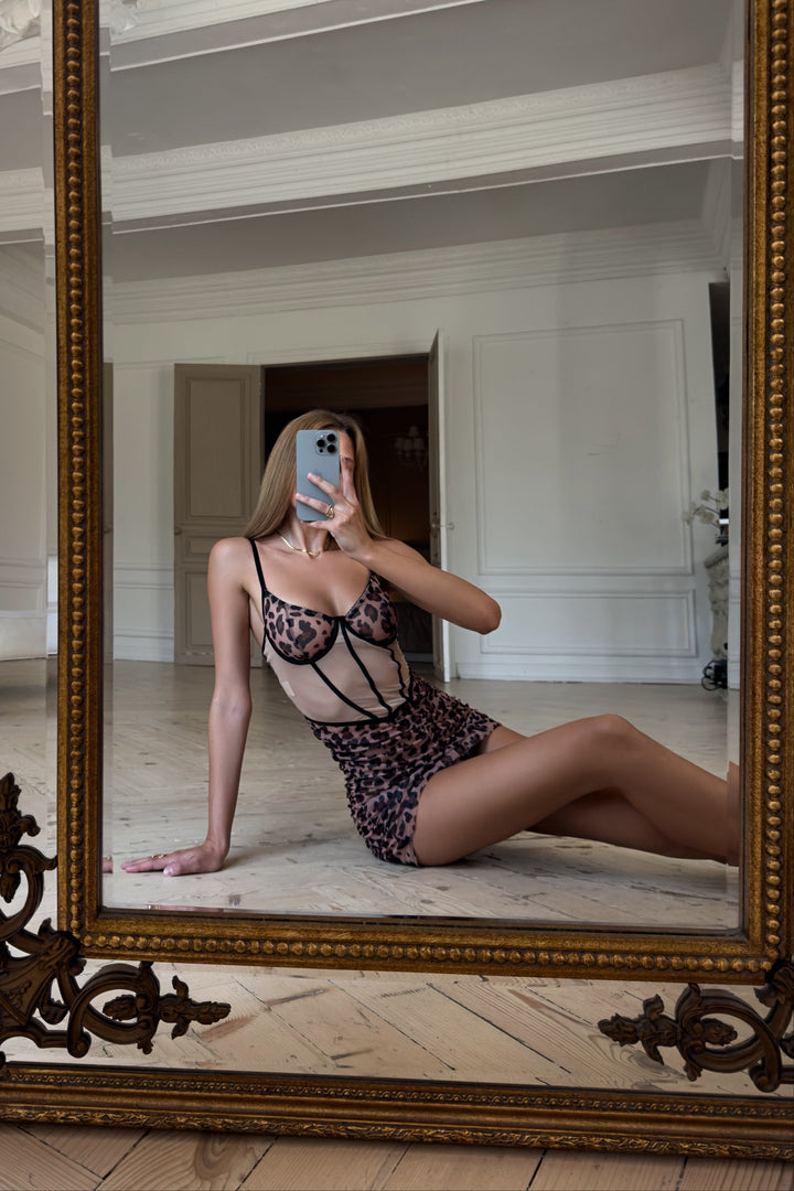 Robe Nina Fierce Curve – Robe lingerie moulante à imprimé léopard