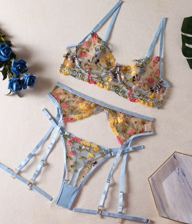 Daisy Lingerie Set – A Celebration of Your Femininity & Sensuality